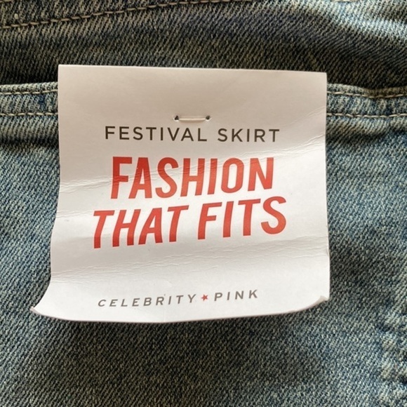 Celebrity Pink Denim Festival Skirt Size 7‎ Medium Wash Heavy Fringe NWT - Picture 3 of 8